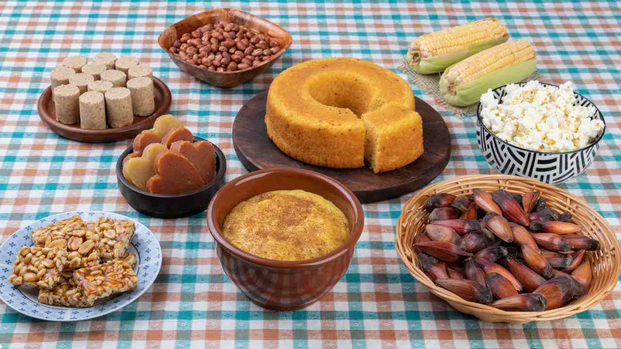 como decorar bolo de milho para festa junina